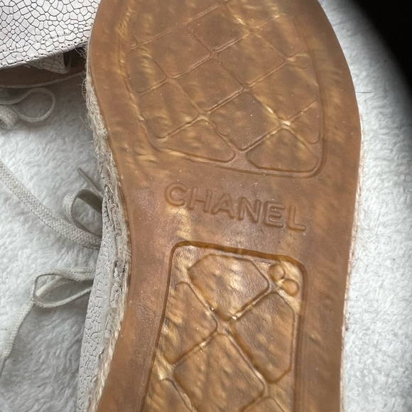 Chanel Interlocking CC Logo Espadrille Sneakers
Women's Size: 5| IT 35 - Picture 9 of 9